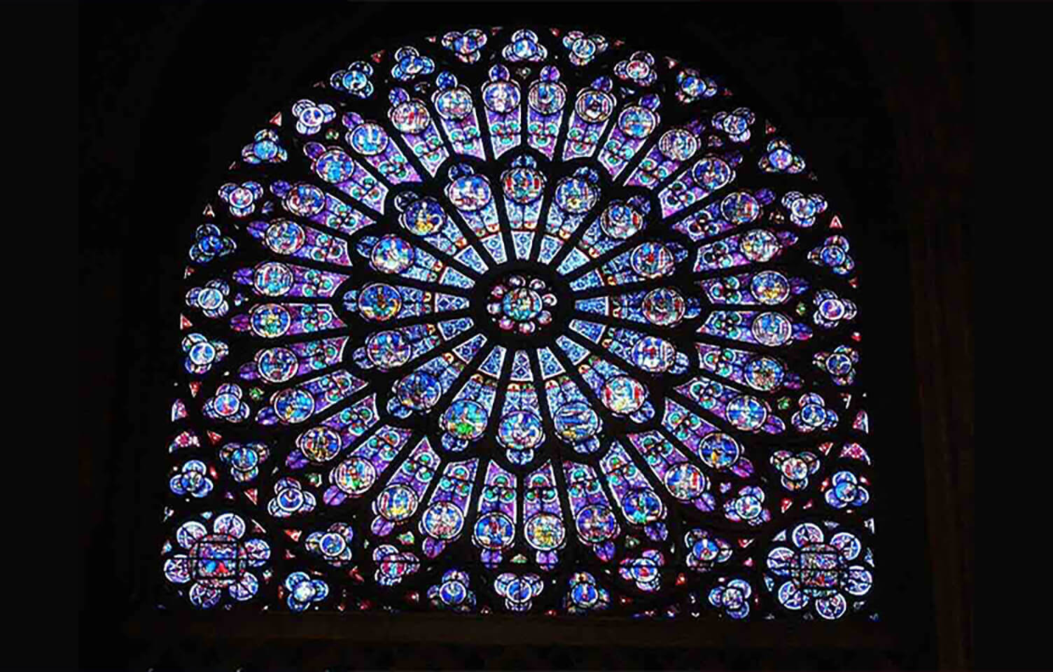 パリのノートルダム大聖堂にあるバラ窓